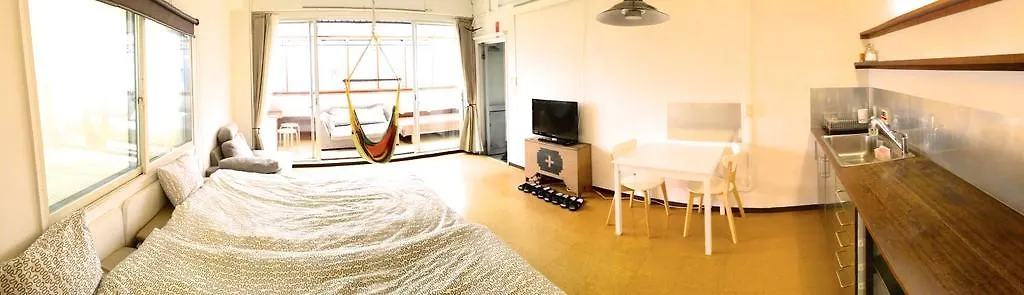 אוסקה Bonsai Guest House יפן